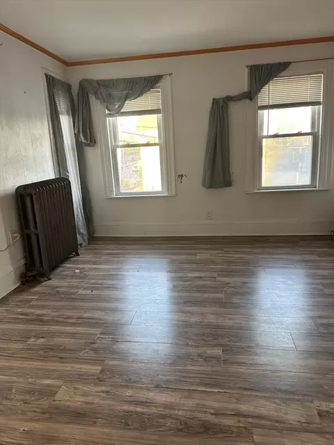 11 Foster St, Everett, MA 02149 photo 2
