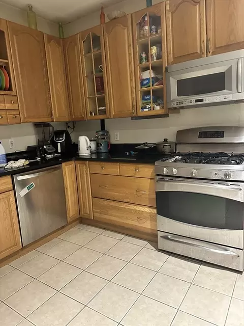 11 Foster St, Everett, MA 02149 photo 4