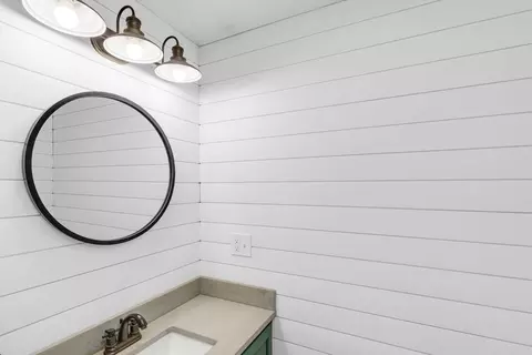 Bath - 532 Forest St, Methuen, MA 01844 photo 1 of 4