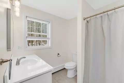 Bath - 532 Forest St, Methuen, MA 01844 photo 3 of 4
