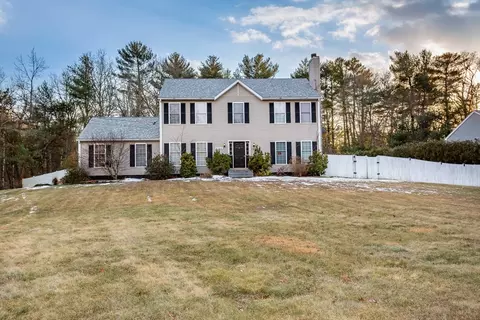 133 Quanapoag Rd, Freetown, MA 02717