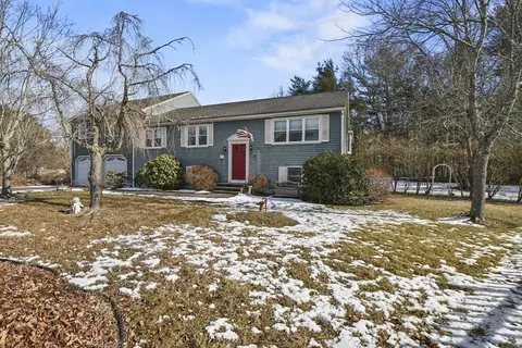 16 Acorn Cir, Bridgewater, MA 02324