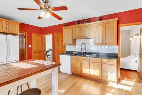 22 Berger St, Chicopee, MA 01020 photo 9