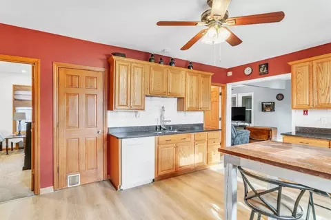 22 Berger St, Chicopee, MA 01020 photo 5