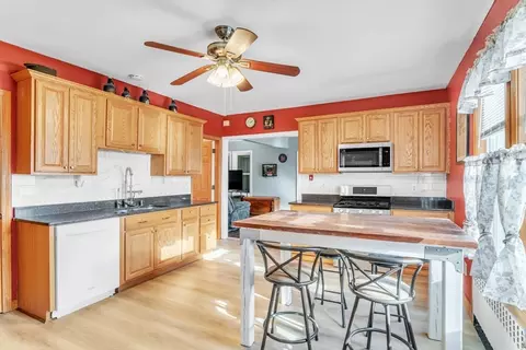 22 Berger St, Chicopee, MA 01020 photo 4