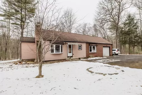 453 Mountain Rd, Holyoke, MA 01040