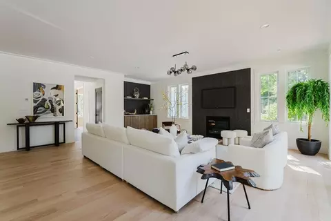 559 Greendale Ave, Needham, MA 02492 photo 2