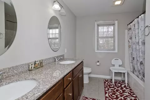 Bath - 209 Morton St, Springfield, MA 01119 photo 2 of 3