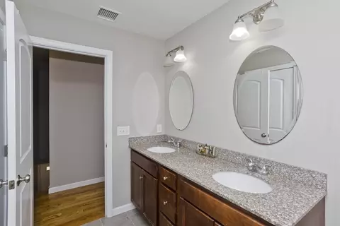 Bath - 209 Morton St, Springfield, MA 01119 photo 3 of 3