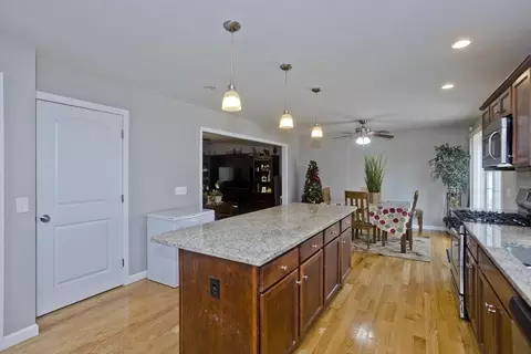 Entry Way - 209 Morton St, Springfield, MA 01119 photo 1 of 2