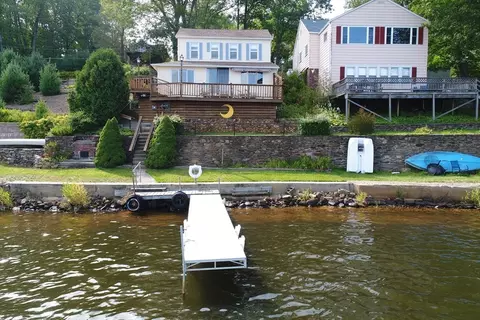 3 Lakeshore Dr Ext, West Brookfield, MA 01585