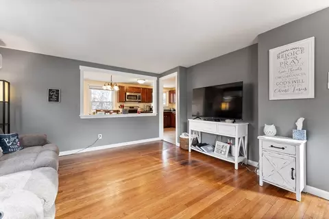 154 Packard Ave, Springfield, MA 01118 photo 2