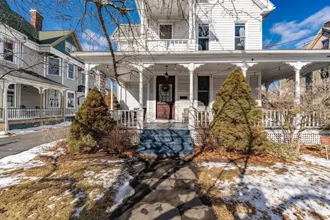 107 Lincoln St, Holyoke, MA 01040