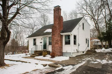 34 Ivernia Rd, Worcester, MA 01606