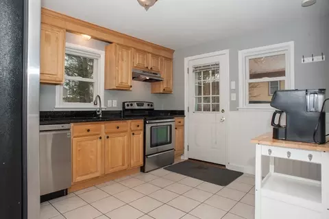 34 Ivernia Rd, Worcester, MA 01606 photo 11