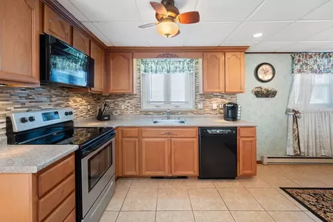 140 Moorland St, Fall River, MA 02724 photo 7