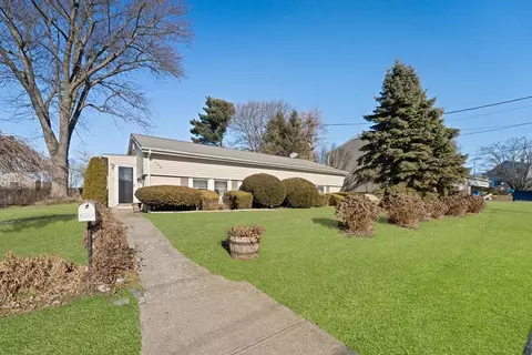 140 Moorland St, Fall River, MA 02724 photo 2