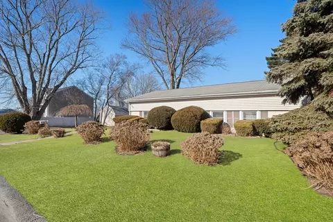 140 Moorland St, Fall River, MA 02724 photo 3