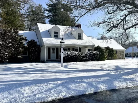 128 Rye St, Seekonk, MA 02771