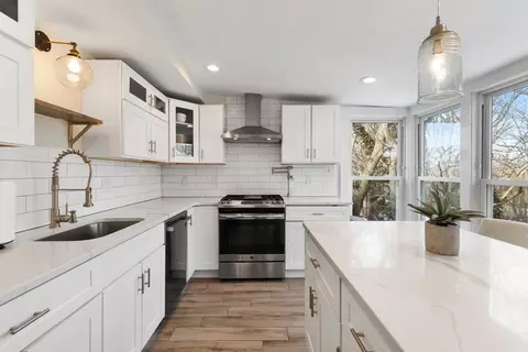 34 Banks Ter, Swampscott, MA 01907