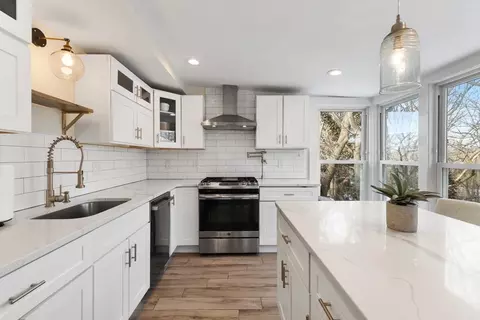 34 Banks Ter, Swampscott, MA 01907