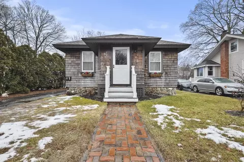 6 2 Whitehill St # -1, Taunton, MA 02780