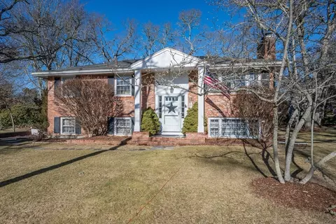 22 Vicksburg Ave, Harwich, MA 02645