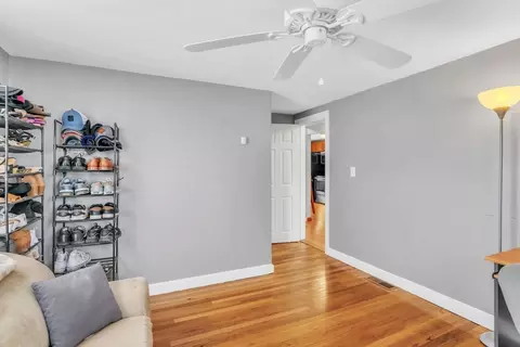 Entry Way - 150 Lang St, Springfield, MA 01104 photo 2 of 4