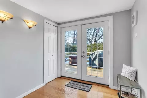 Entry Way - 150 Lang St, Springfield, MA 01104 photo 3 of 4