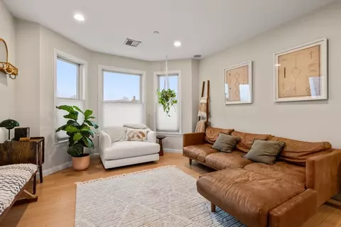 366 W 2nd St #4, Boston, MA 02127