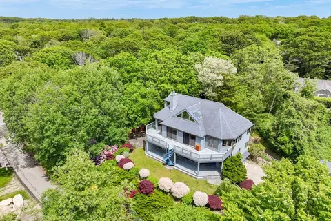 9 Wigwam Rd, Falmouth, MA 02540