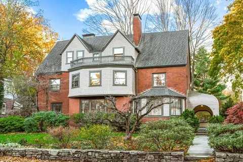 27 Irving St, Brookline, MA 02445 photo 3