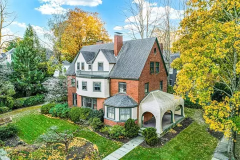 27 Irving St, Brookline, MA 02445 photo 2