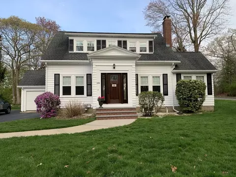 159 Forest Hill Ave, Lynnfield, MA 01940