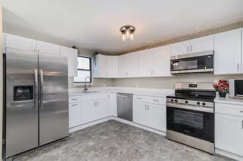 406 Bay Rd #3, Easton, MA 02375