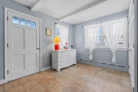 Entry Way - 7 Roosevelt St, Maynard, MA 01754 photo 1 of 2