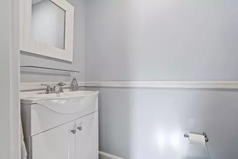 Bath - 7 Roosevelt St, Maynard, MA 01754 photo 1 of 2