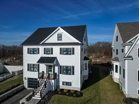 11 Starling St, West Roxbury, MA 02132