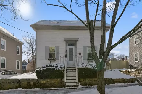 35 Irving St, Salem, MA 01970