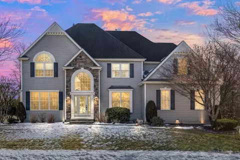 82 Constance Way, North Attleboro, MA 02760