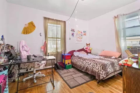 Bedroom - 41 Eureka St, Worcester, MA 01603 photo 8 of 11