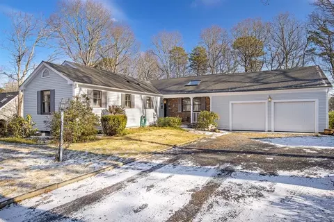 68 Holly Ridge Dr, Sandwich, MA 02563