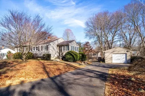 75 Bruce Rd, Walpole, MA 02081 photo 2