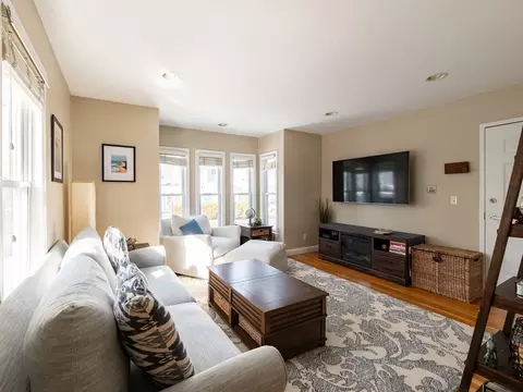 21 Lothrop St #1, Plymouth, MA 02360