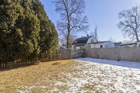Exterior - 105 Oregon St, Springfield, MA 01118 photo 5 of 5