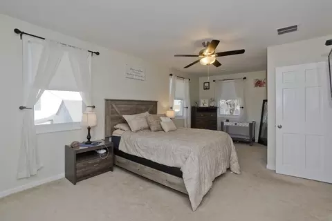 Bedroom - 105 Oregon St, Springfield, MA 01118 photo 1 of 8