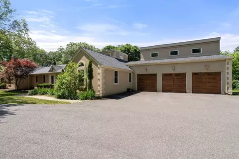 Exterior - 242 Boston Rd, Sutton, MA 01590 photo 2 of 5