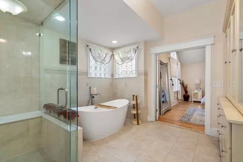 Bath - 242 Boston Rd, Sutton, MA 01590 photo 3 of 5