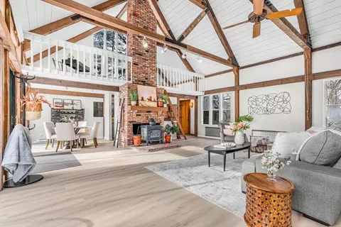 342 Gleasondale Rd, Stow, MA 01775
