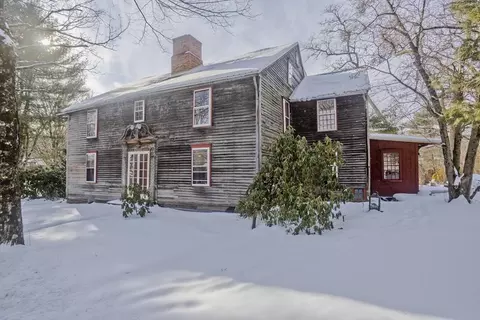 17 Old Sunderland Rd, Montague, MA 01351